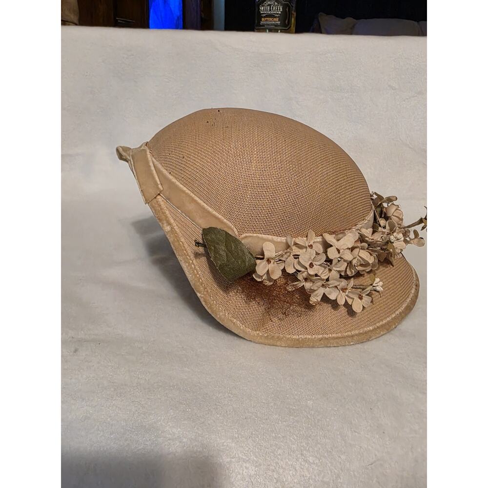 Women's Vintage Straw Cloche Hat with Floral Trim - Beige